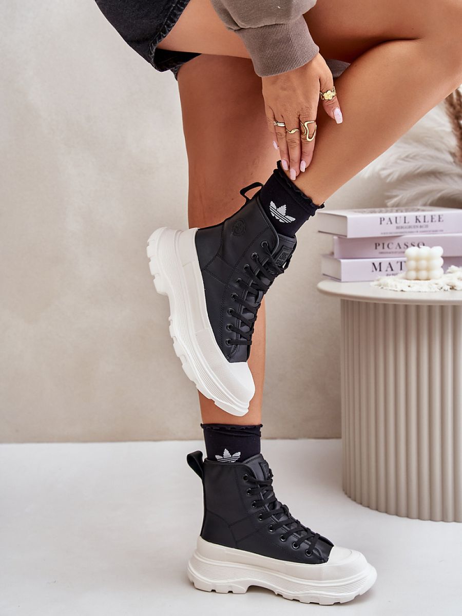 Sneakers model 202229 Step in style